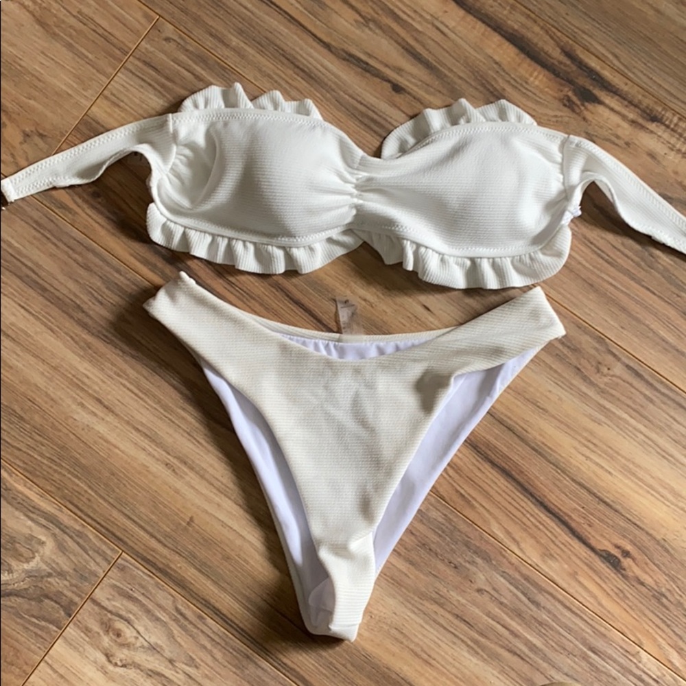 Strapless bikini top with matching bottoms